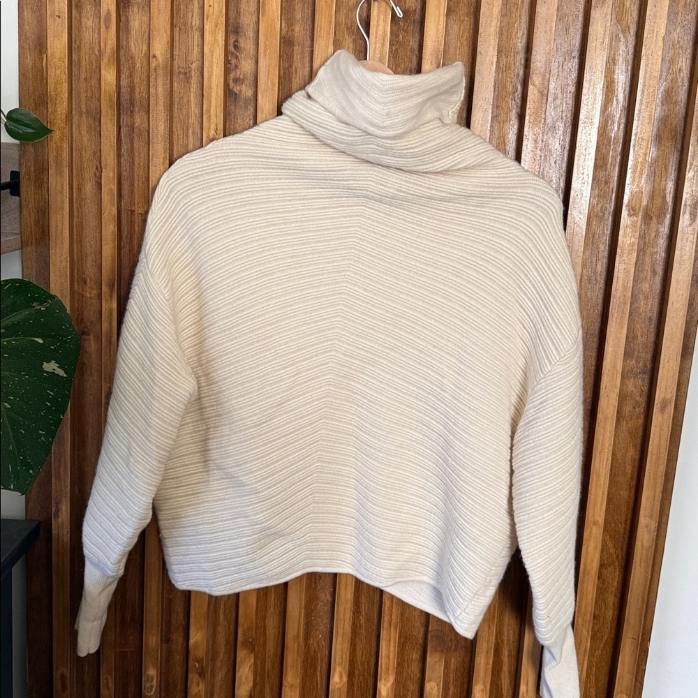 Nordstrom Signature 100% cashmere Cropped Mock Neck Sweater. Size M - Picture 3 of 11